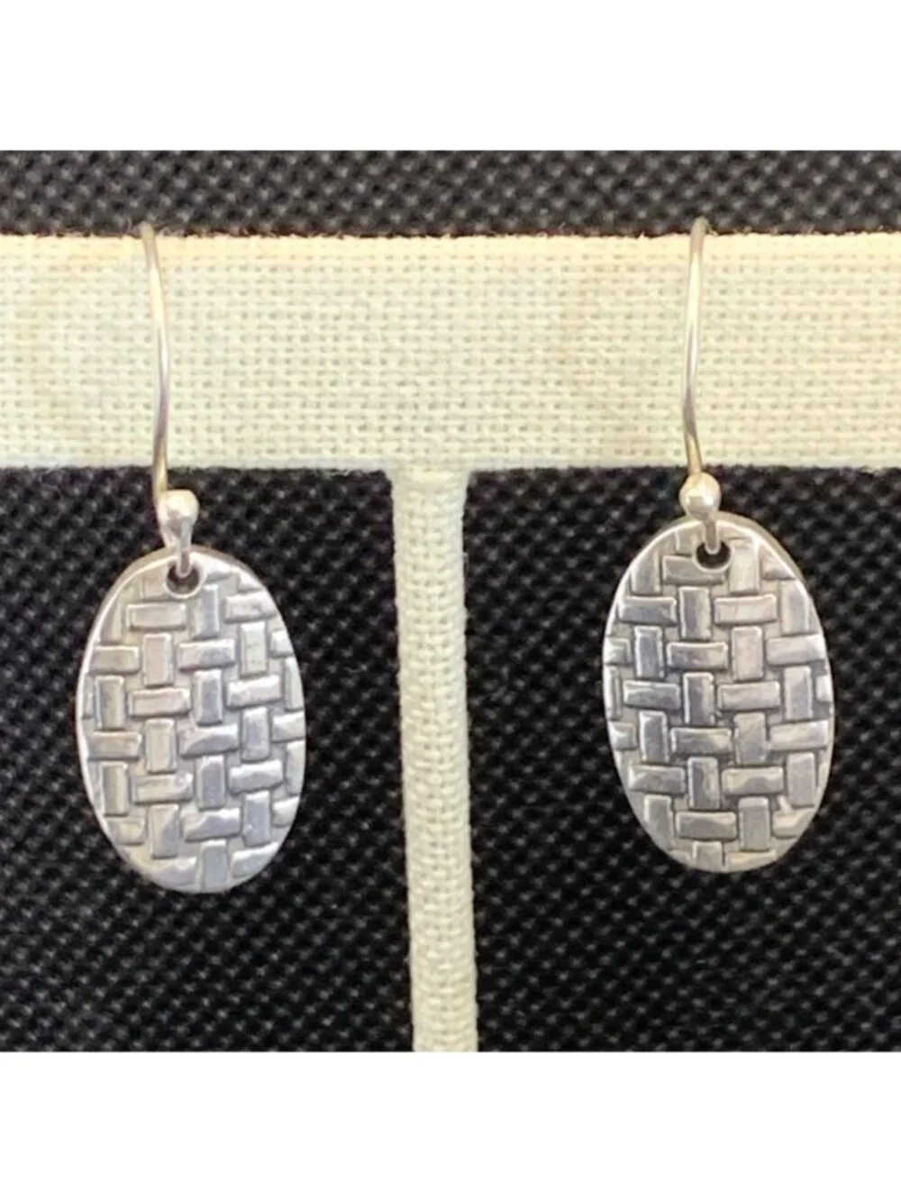 N/A oval dangle